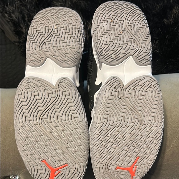 Jordan Black and Red Sneakers with Jumpman Logo - Picture 4 of 7